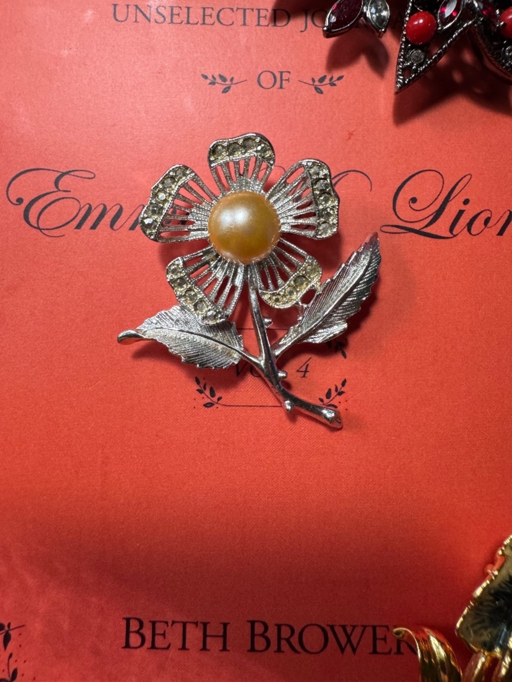 Vintage 1960s Sarah Coventry Flower Brooch Pin